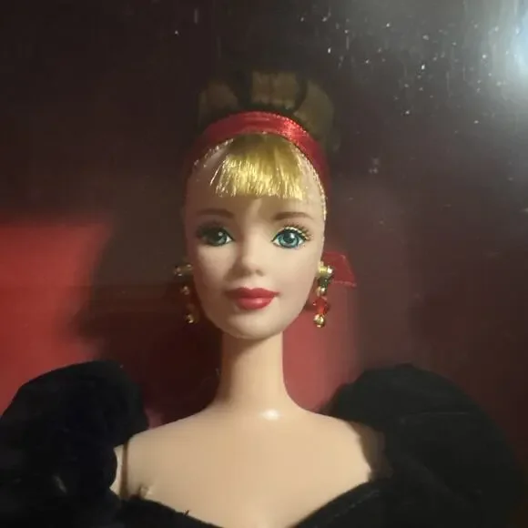 Vintage 1998 Avon Collector Edition Winter Splendor Barbie Doll, Blonde Nib - Picture 2 of 8